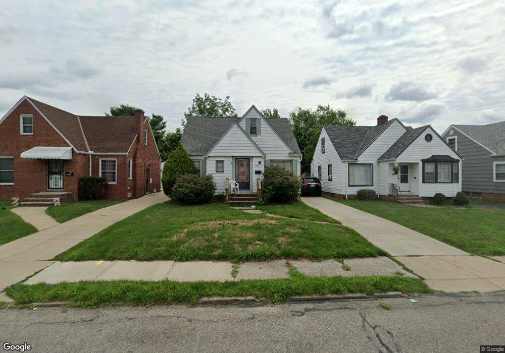 5211 Arch St, Maple Heights, OH 44137 - photo 1