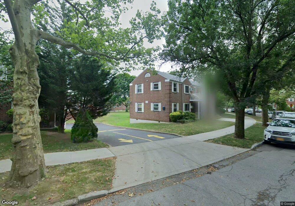 260-14 73rd Ave unit 2nd Fl, Glen Oaks, NY 11004 - photo 1