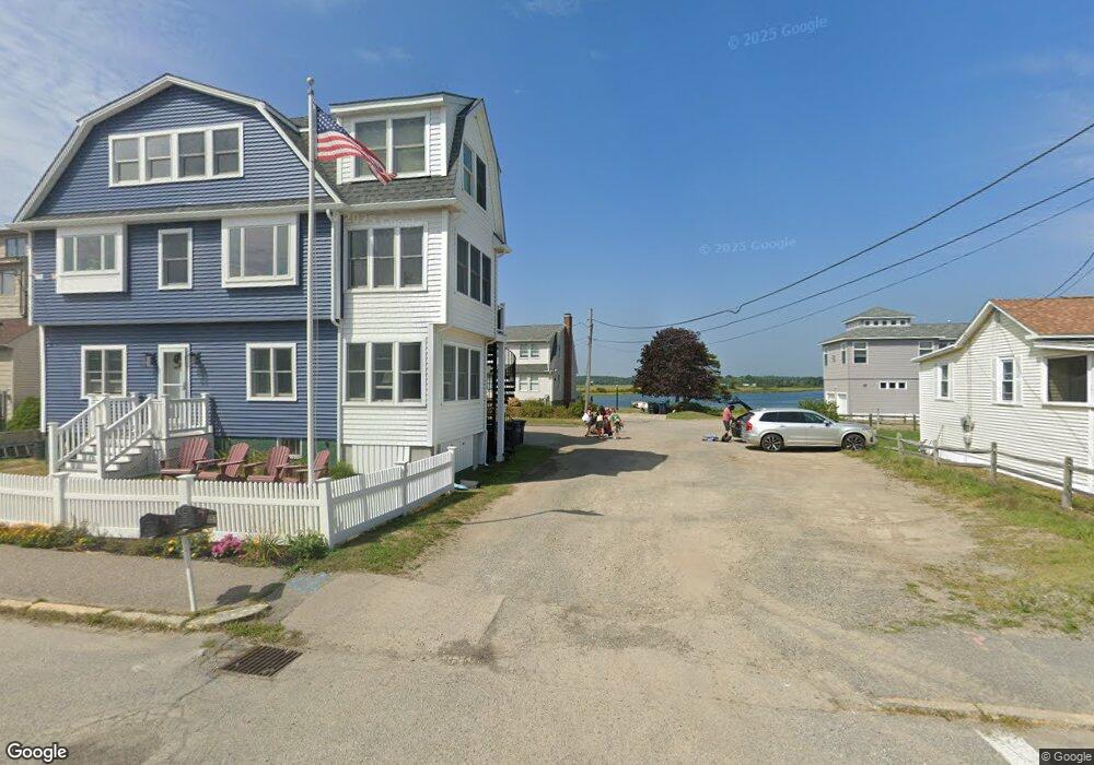 5 5th St W unit 1, Salisbury, MA 01952 - photo 1