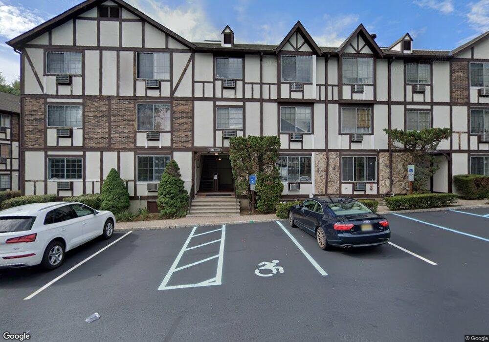 2112 Hawthorne Ln, Mahwah, NJ 07430 - photo 1