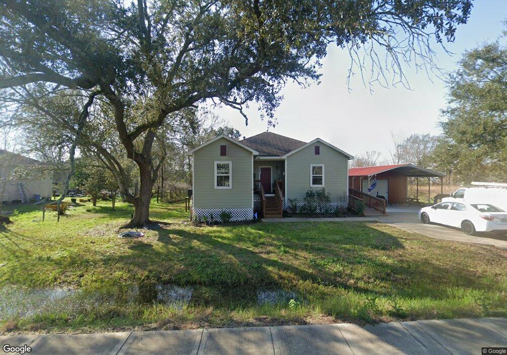110 Morgan St, Alvin, TX 77511 - photo 1