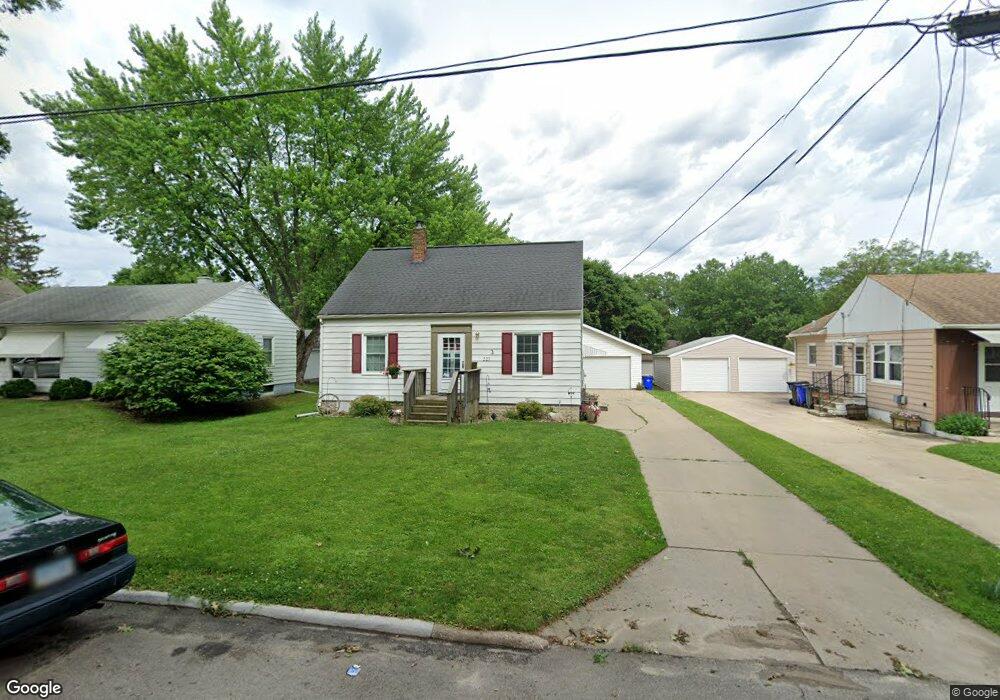 225 21st St NW, Cedar Rapids, IA 52405 - photo 1