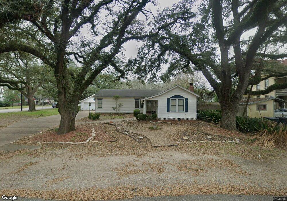 412 S Beauregard St, Alvin, TX 77511 - photo 1