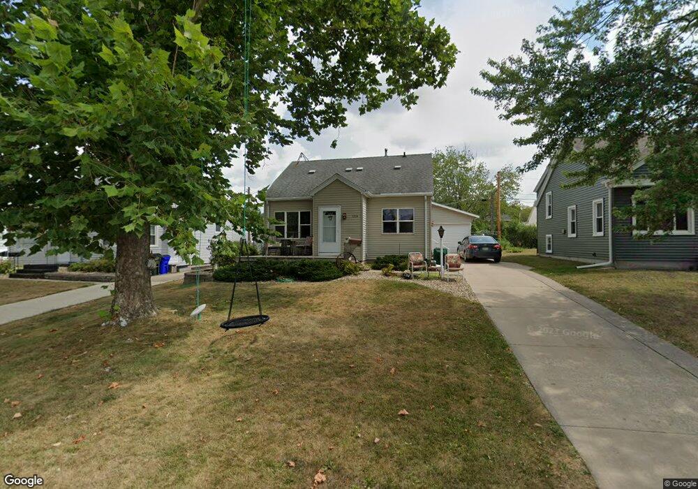 1114 24th St SE, Cedar Rapids, IA 52403 - photo 1