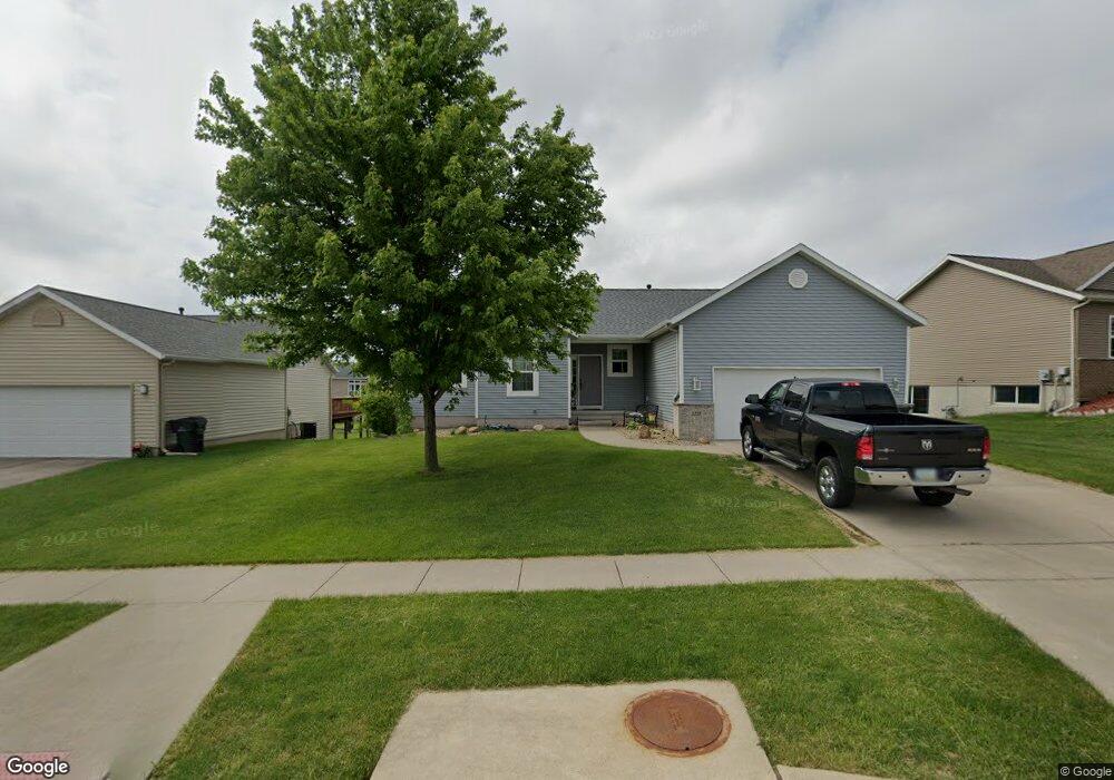 2221 Radcliffe Dr SW, Cedar Rapids, IA 52404 - photo 1