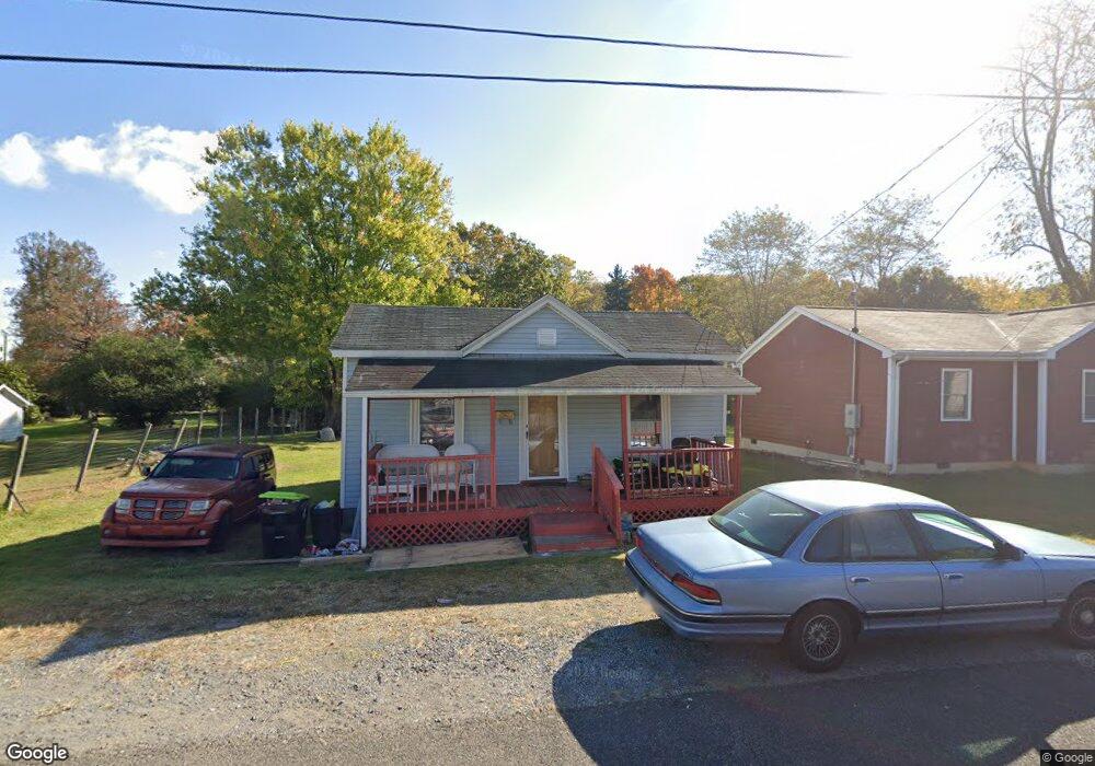 213 Maple St, Pulaski, VA 24301 - photo 1