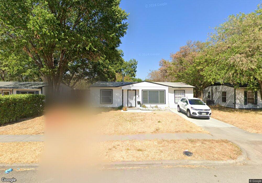 946 Highland Dr, Grand Prairie, TX 75051 - photo 1