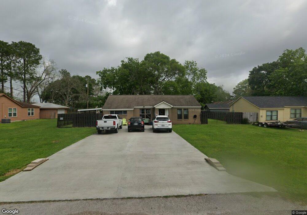 3111 10th St, Bay City, TX 77414 - photo 1