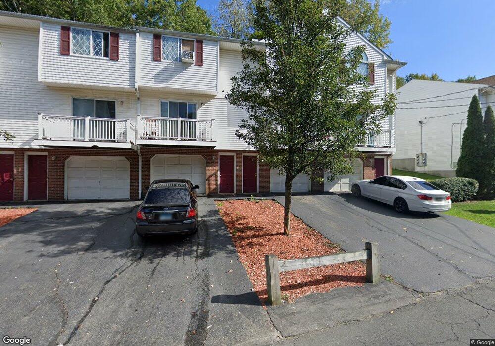 176 Lincoln St unit 10, Waterbury, CT 06710 - photo 1