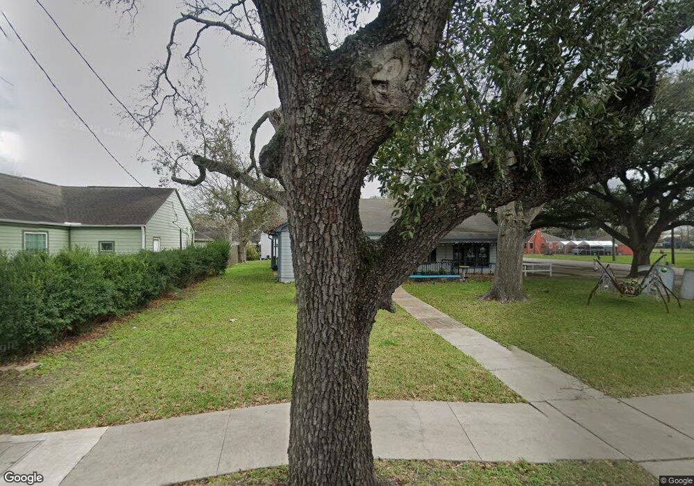 415 S Gordon St, Alvin, TX 77511 - photo 1