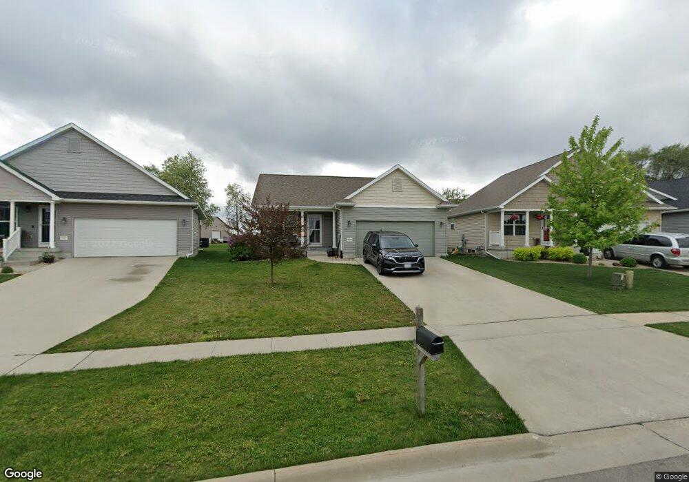 1438 Hummingbird Cir, Waterloo, IA 50702 - photo 1