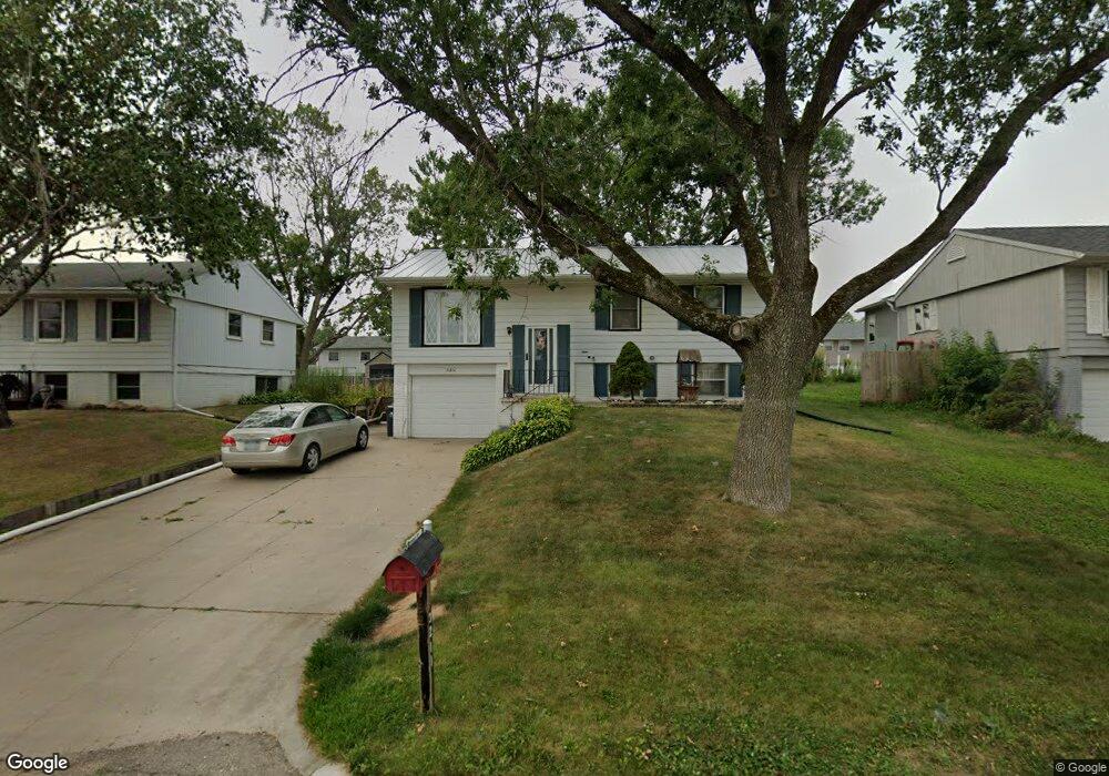 3211 Carriage Dr SW, Cedar Rapids, IA 52404 - photo 1