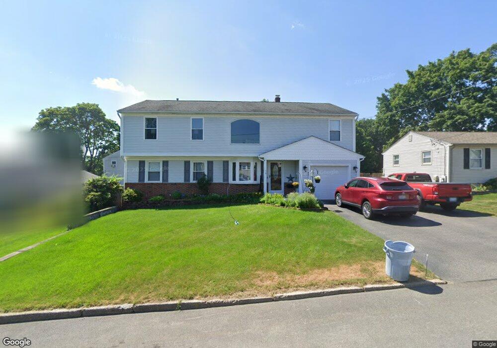 79 Crest Dr, Pawtucket, RI 02861 - photo 1