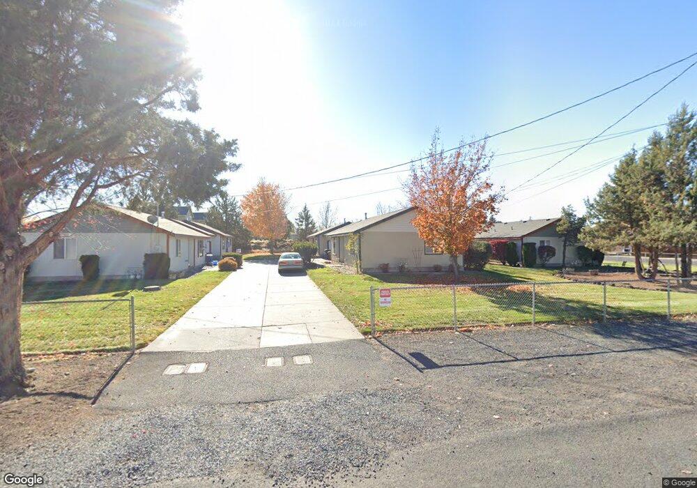 2144 SW Reindeer Ave, Redmond, OR 97756 - photo 1