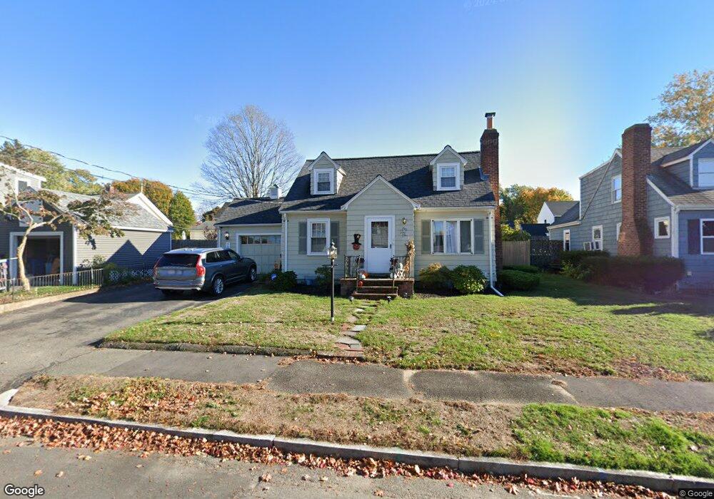 6 Willow St, Wakefield, MA 01880 - photo 1