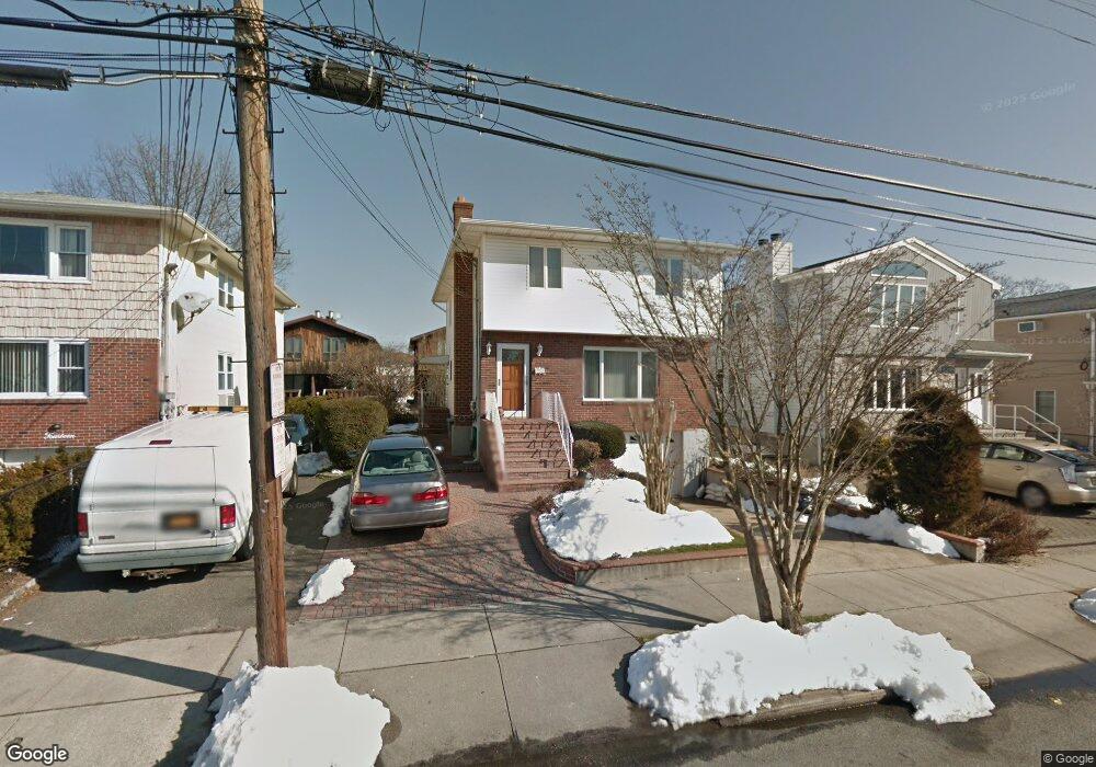 12 Hickory Rd unit A, Port Washington, NY 11050 - photo 1