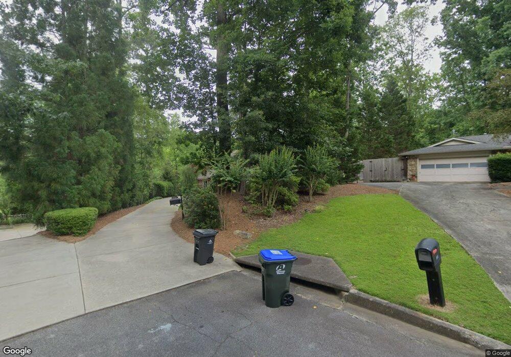 9885 Robinwood Ln, Roswell, GA 30075 - photo 1