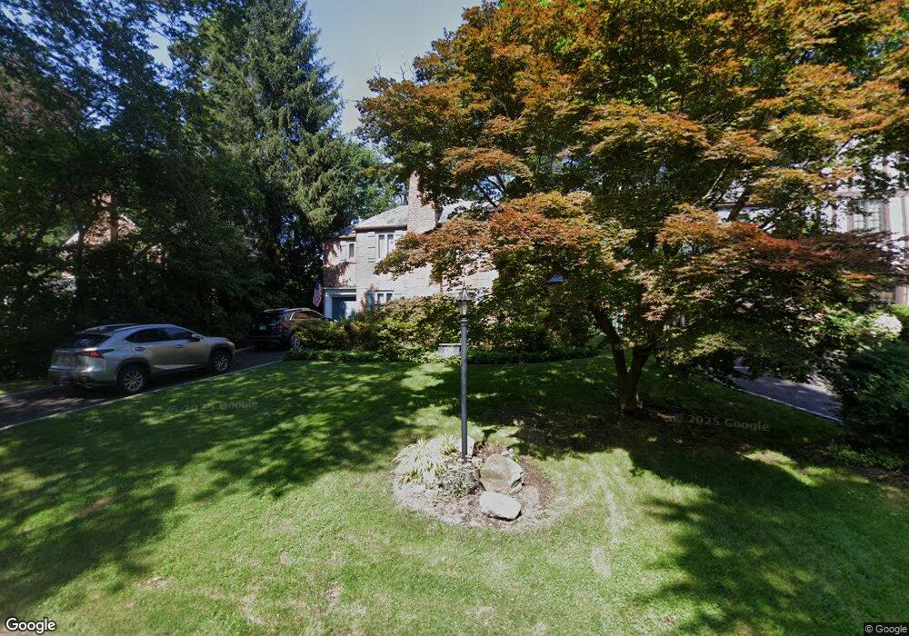 128 Chase Rd, Manhasset, NY 11030 - photo 1