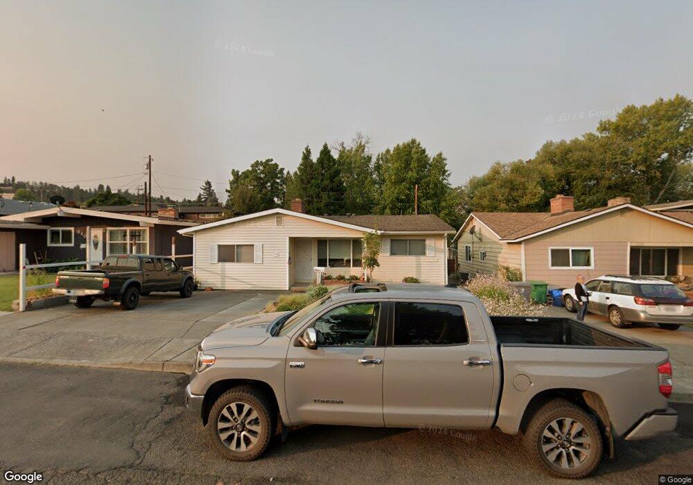 914 W 11th St, the Dalles, OR 97058 - photo 1