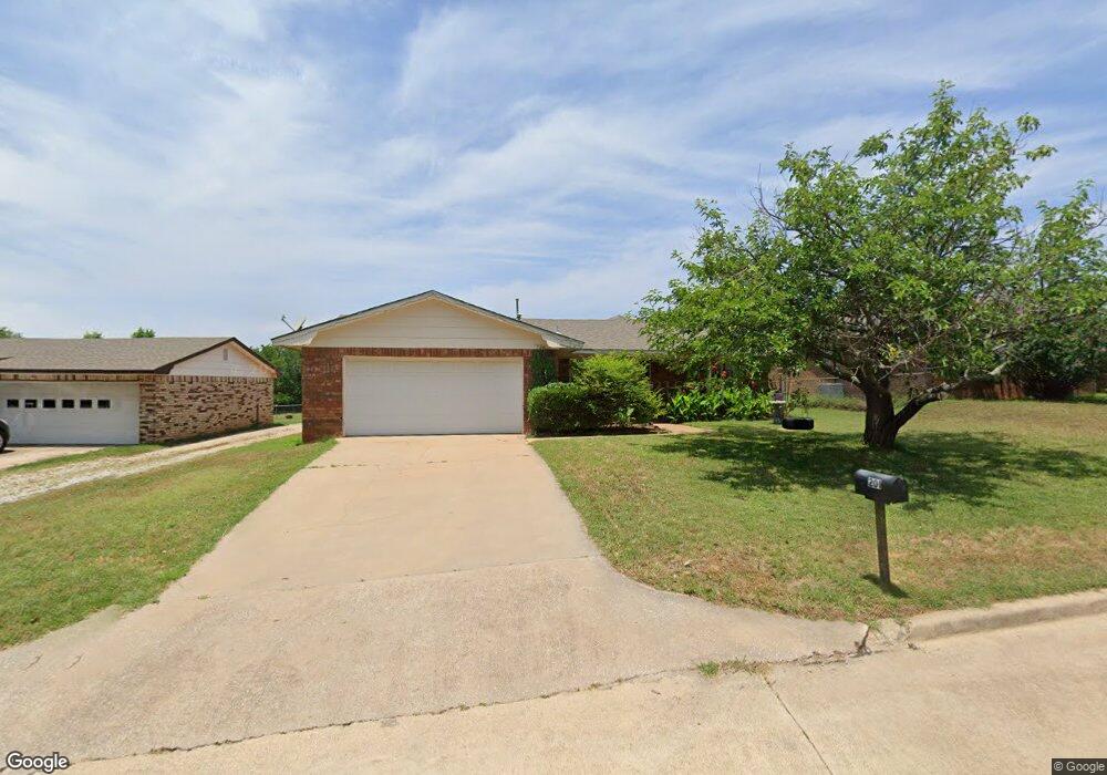 201 Ridgecrest Dr, Duncan, OK 73533 - photo 1
