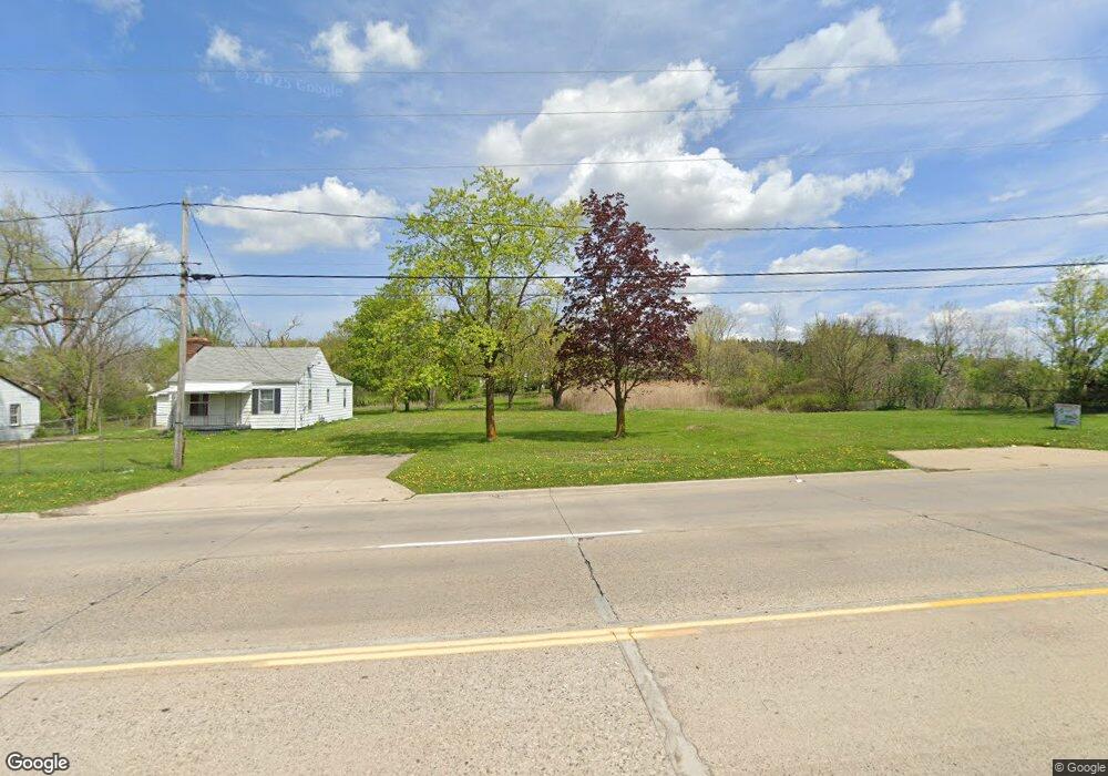 1421 S Linden Rd, Flint, MI 48532 - photo 1