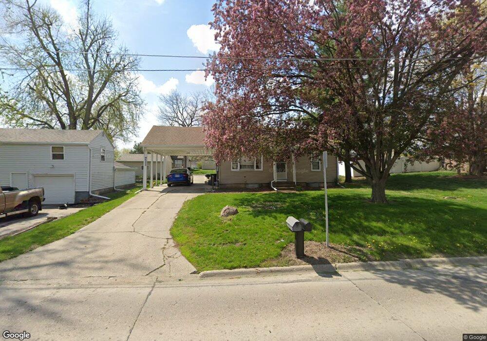 711 E 12th St S, Newton, IA 50208 - photo 1