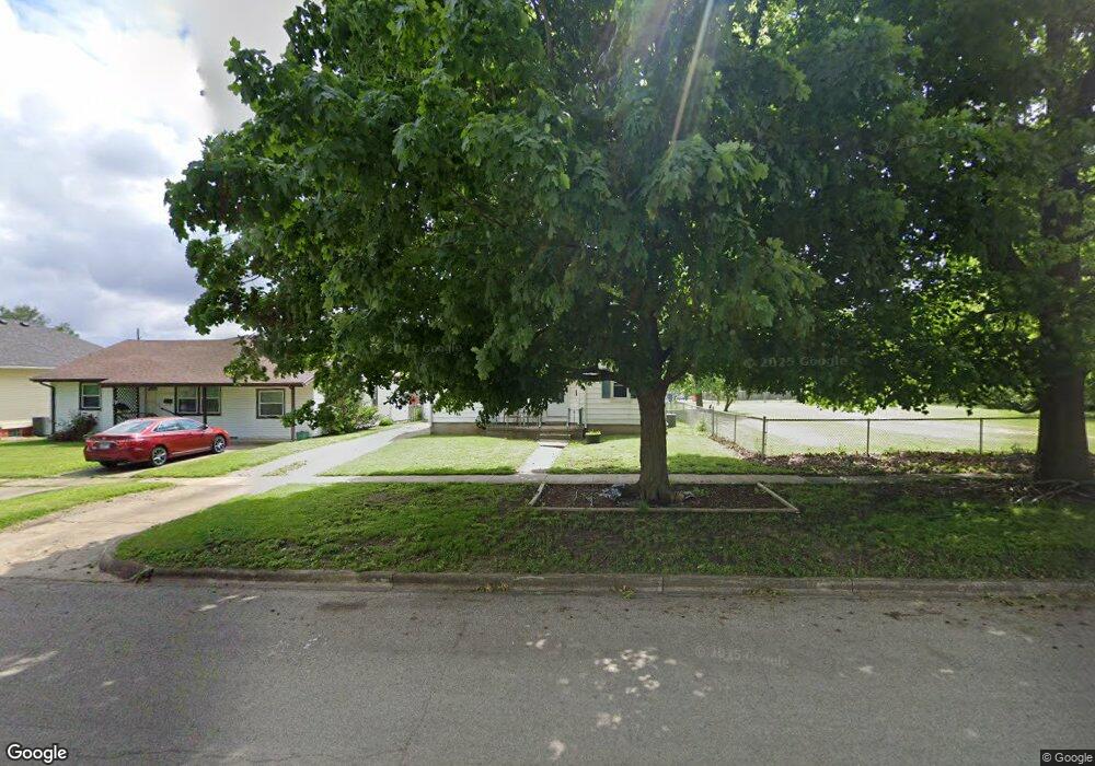 1012 N 10th St, Mattoon, IL 61938 - photo 1