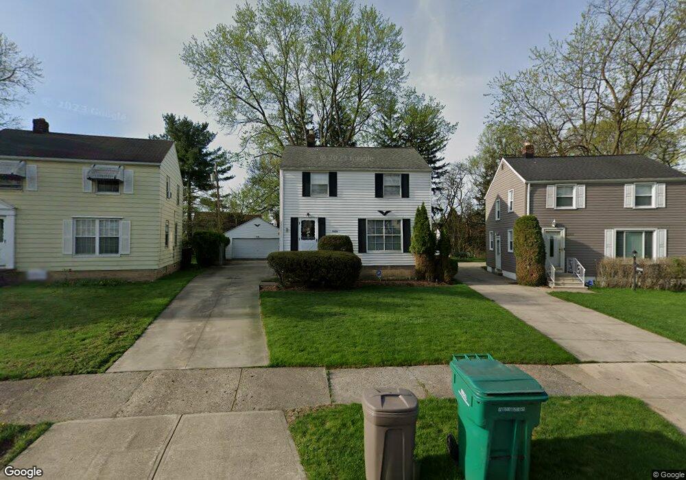 19606 Gardenview Dr, Maple Heights, OH 44137 - photo 1