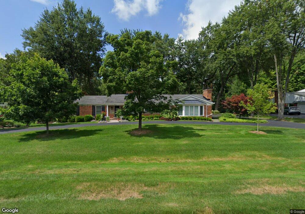 5042 Forest Way, Bloomfield Hills, MI 48302 - photo 1