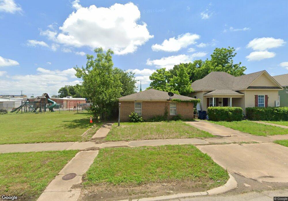 822 W Woodard St, Denison, TX 75020 - photo 1