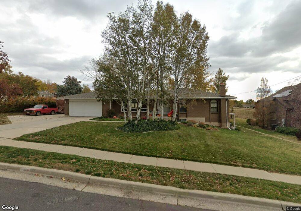 686 E Pages Ln, Centerville, UT 84014 - photo 1