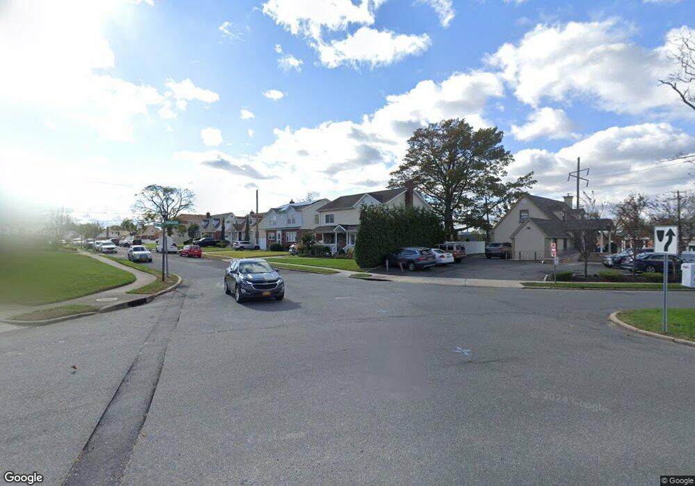 670 Park Ln S, Franklin Square, NY 11010 - photo 1