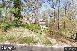 3 Barkers Point Rd, Port Washington, NY 11050