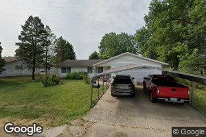 19 Melrose Ln, Lewistown, IL 61542