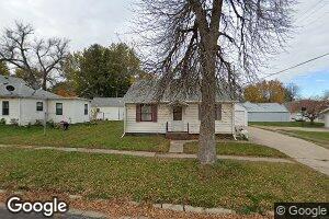 1211 Walnut St, Hull, IA 51239