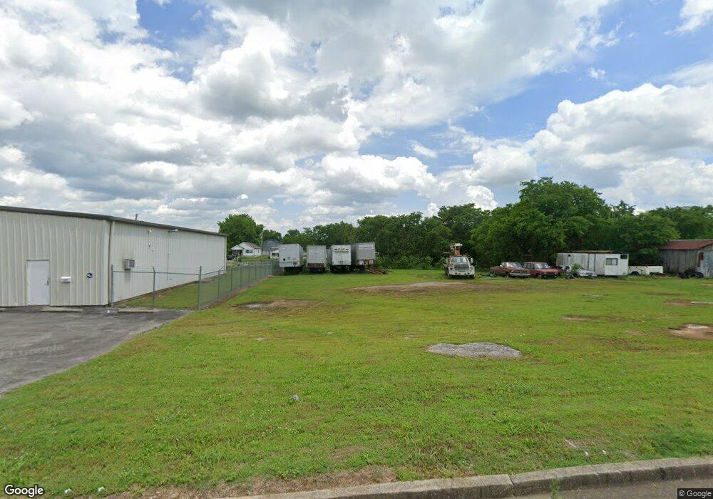 1100 Woodbury St, Shelbyville, TN 37160 - photo 1