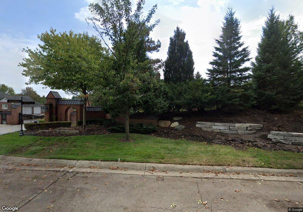 3028 West Ridge Ct, Bloomfield Hills, MI 48302 - photo 1