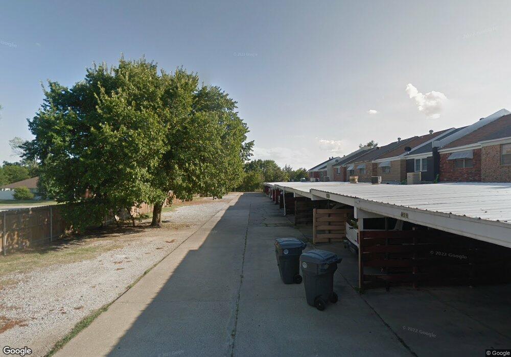 925 Manor Mall unit 10, Ardmore, OK 73401 - photo 1