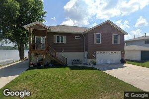 805 River Dr, Princeton, IA 52768