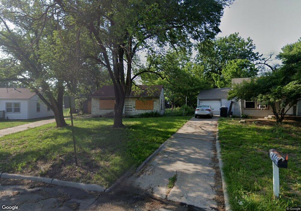 808 SE 33rd Terrace, Topeka, KS 66605 - photo 1