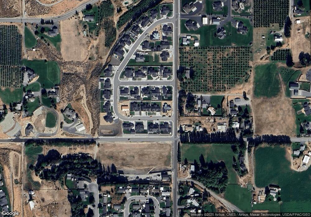 819 N Newport Lp, East Wenatchee, WA 98802 - photo 1