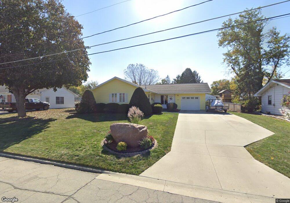 1403 S 9th Ave E, Newton, IA 50208 - photo 1