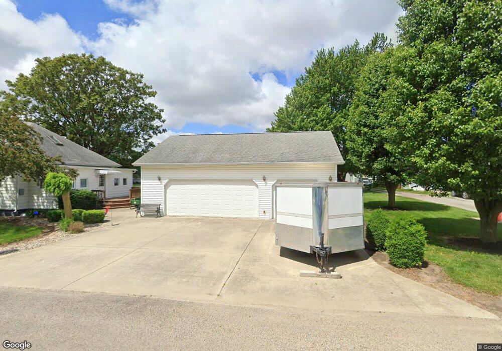 725 N 1st Division St, Mattoon, IL 61938 - photo 1