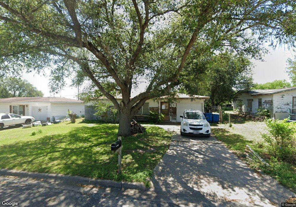 1514 E Corpus Christi St, Beeville, TX 78102 - photo 1