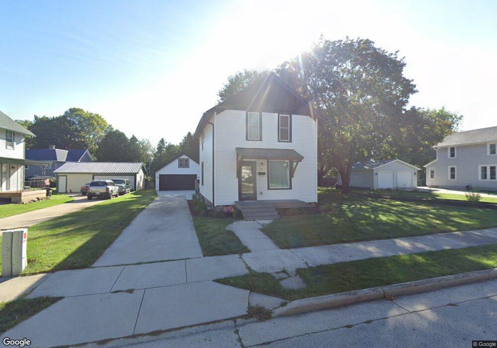 59 S Chestnut St, Oconomowoc, WI 53066 - photo 1