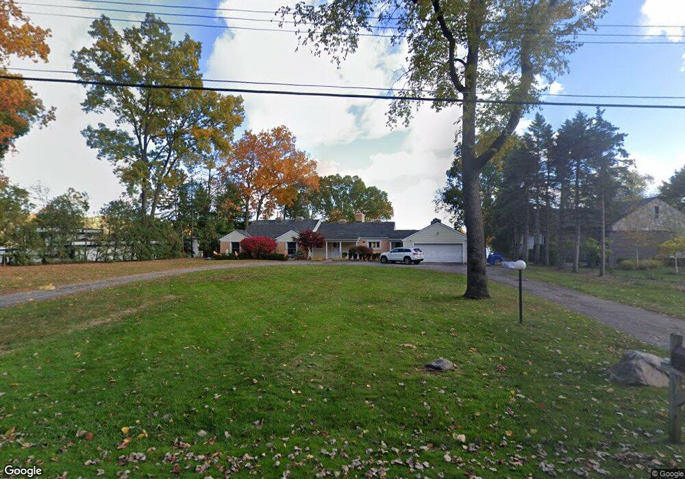 5525 Shadow Ln, Bloomfield Hills, MI 48302 - photo 1