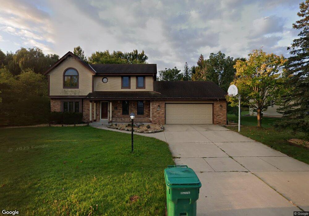 N76W16005 Hunters Ridge Cir, Menomonee Falls, WI 53051 - photo 1