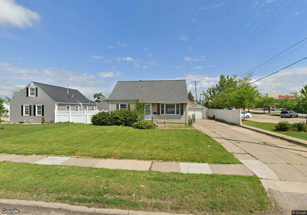 32 Wilson Ave SW, Cedar Rapids, IA 52404 - photo 1