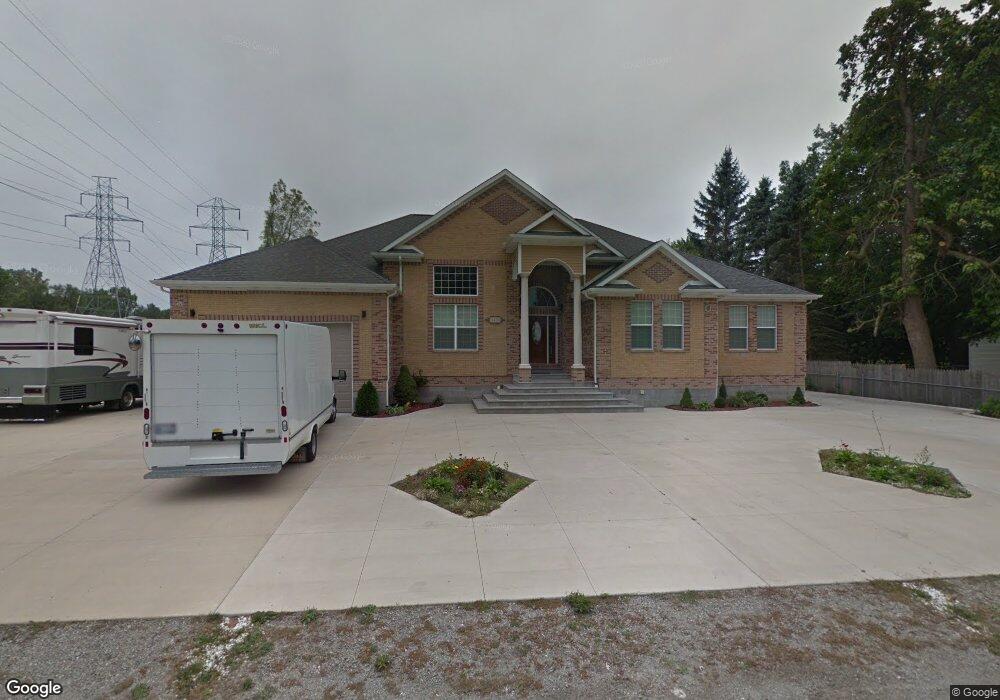 3419 S Kearsley Blvd, Flint, MI 48506 - photo 1