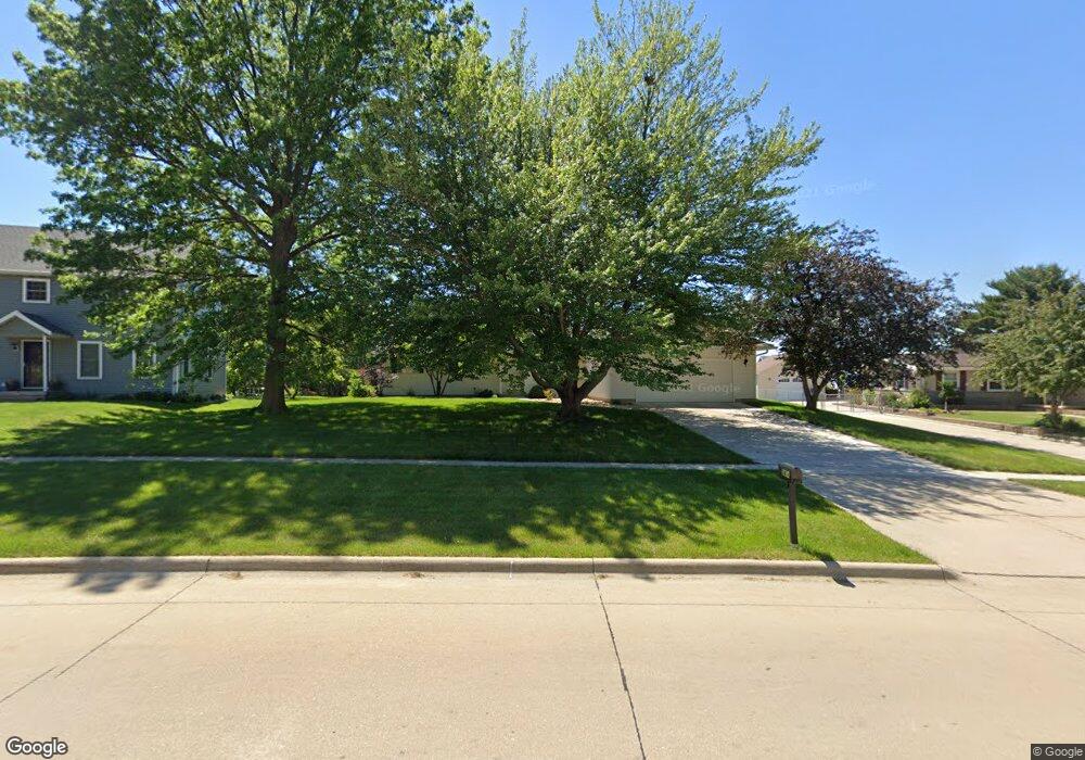 2414 Minnetonka Dr, Cedar Falls, IA 50613 - photo 1